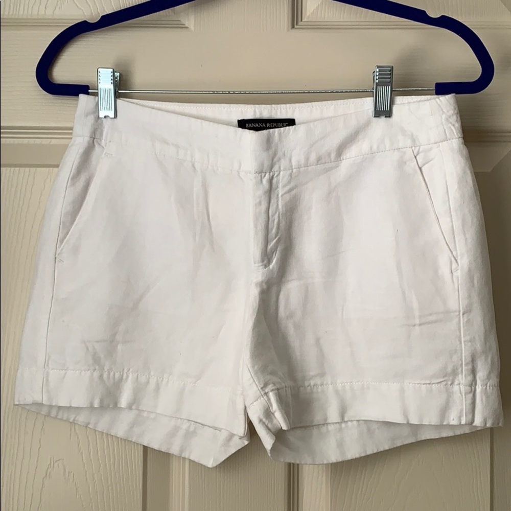 White cotton/linen blend shorts
